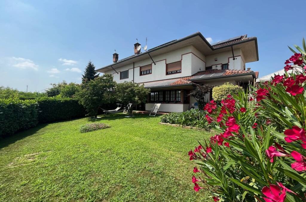 Ampia e luminosa villa indipendente con giardino