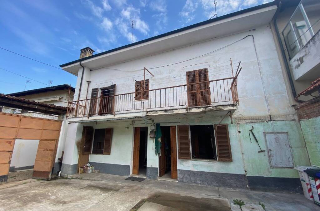 AMPIA CASA INDIPENDENTE UNI/BIFAMILIARE CON CORTILE PRIVATO