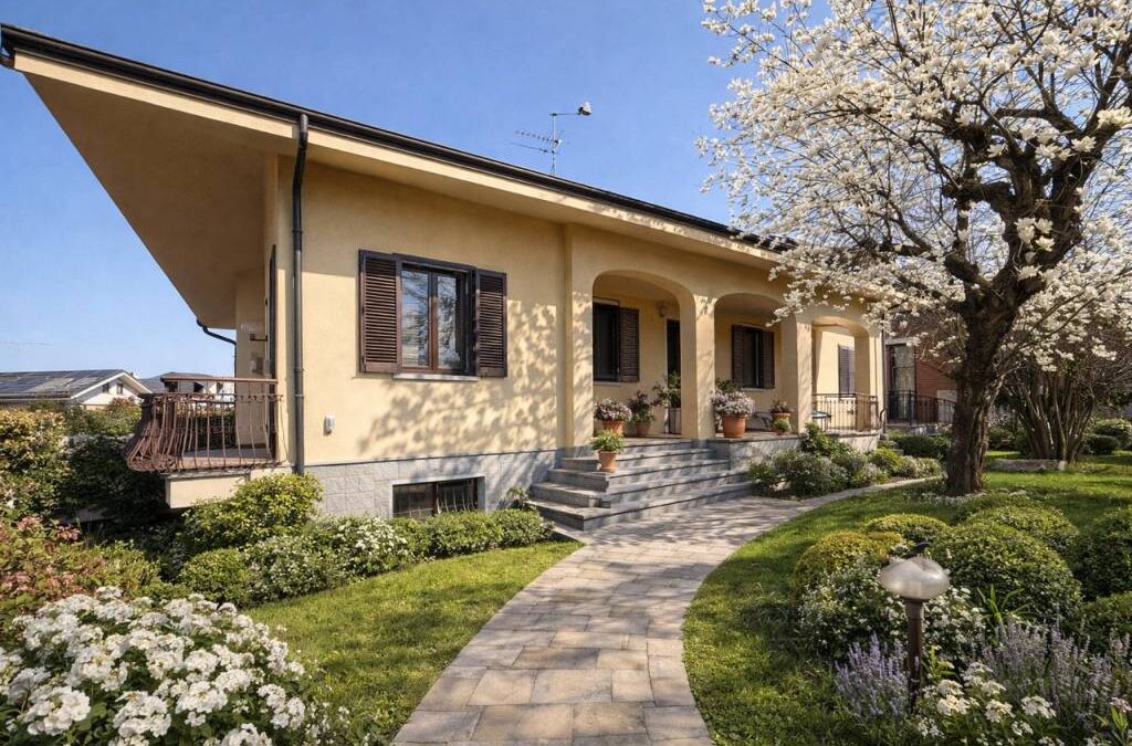 Elegante villa su tre livelli con giardino